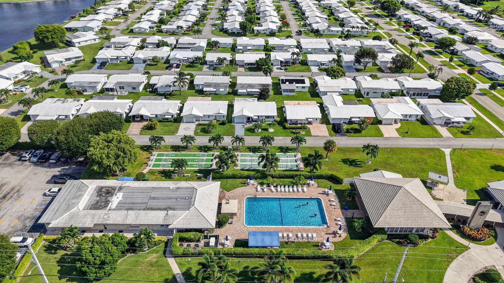 701 SW LAKE Court, #109, Boynton Beach, FL 33426 66-web-or-mls-DJI_20260730100343_0060_D