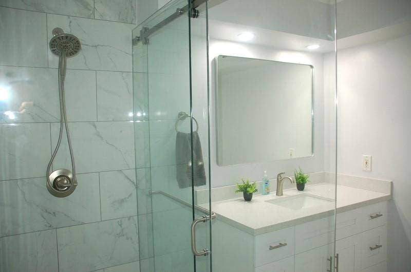 10700 NW 14th Street, #146, Plantation, FL 33322 SA - OV primary bath2