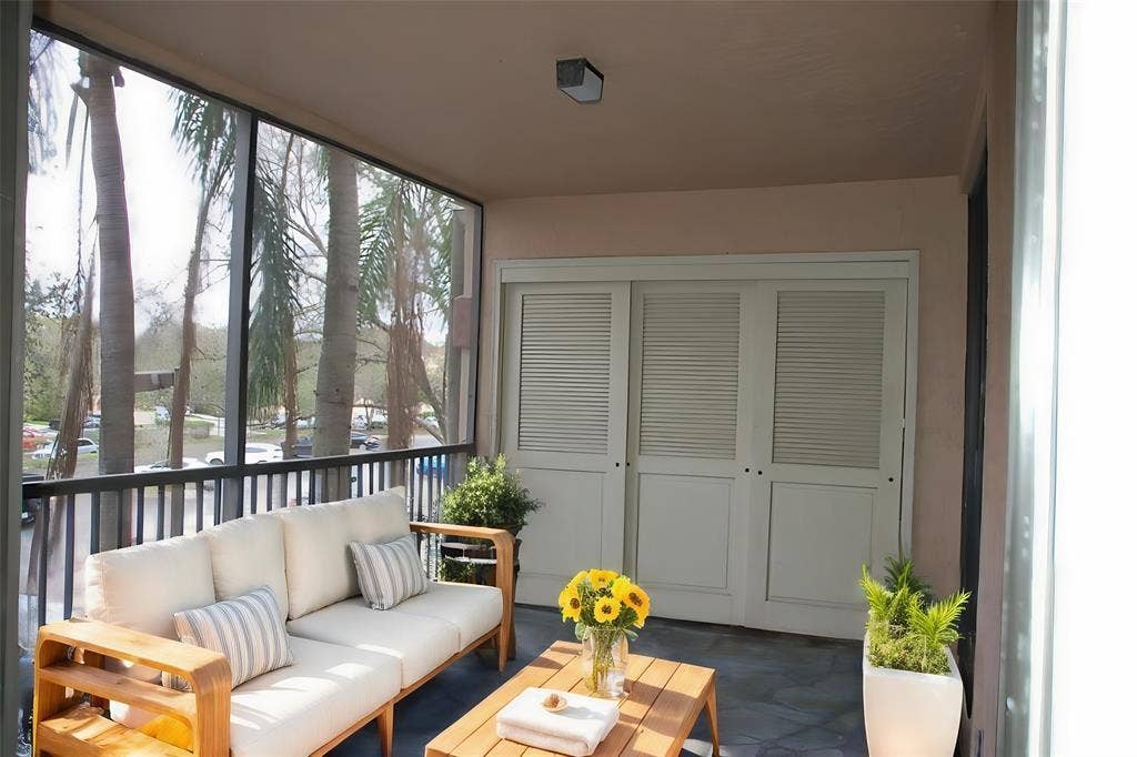 10700 NW 14th Street, #146, Plantation, FL 33322 SA -OV patio
