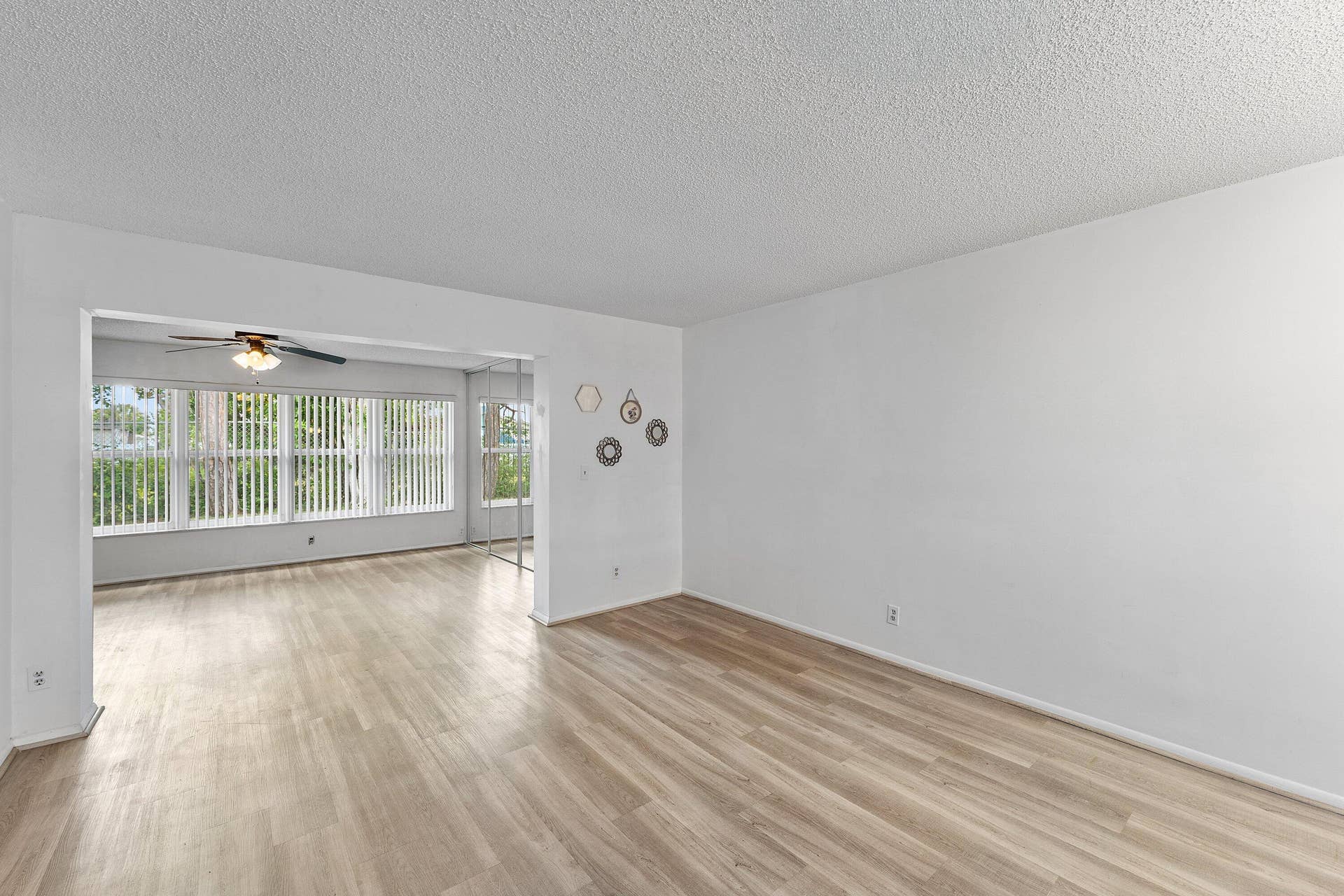 2638 GATELY Drive E, #125, West Palm Beach, FL 33415 Living Room