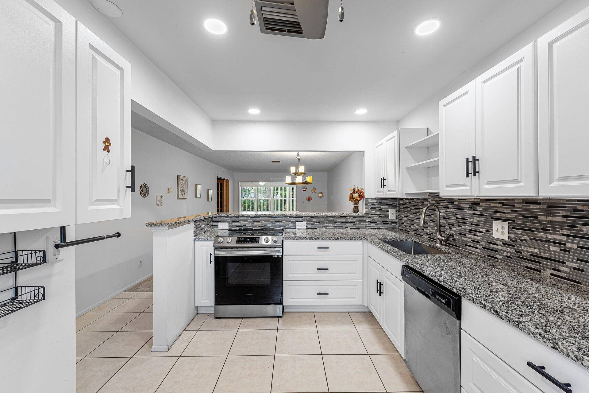2638 GATELY Drive E, #125, West Palm Beach, FL 33415 Addl Cabinets