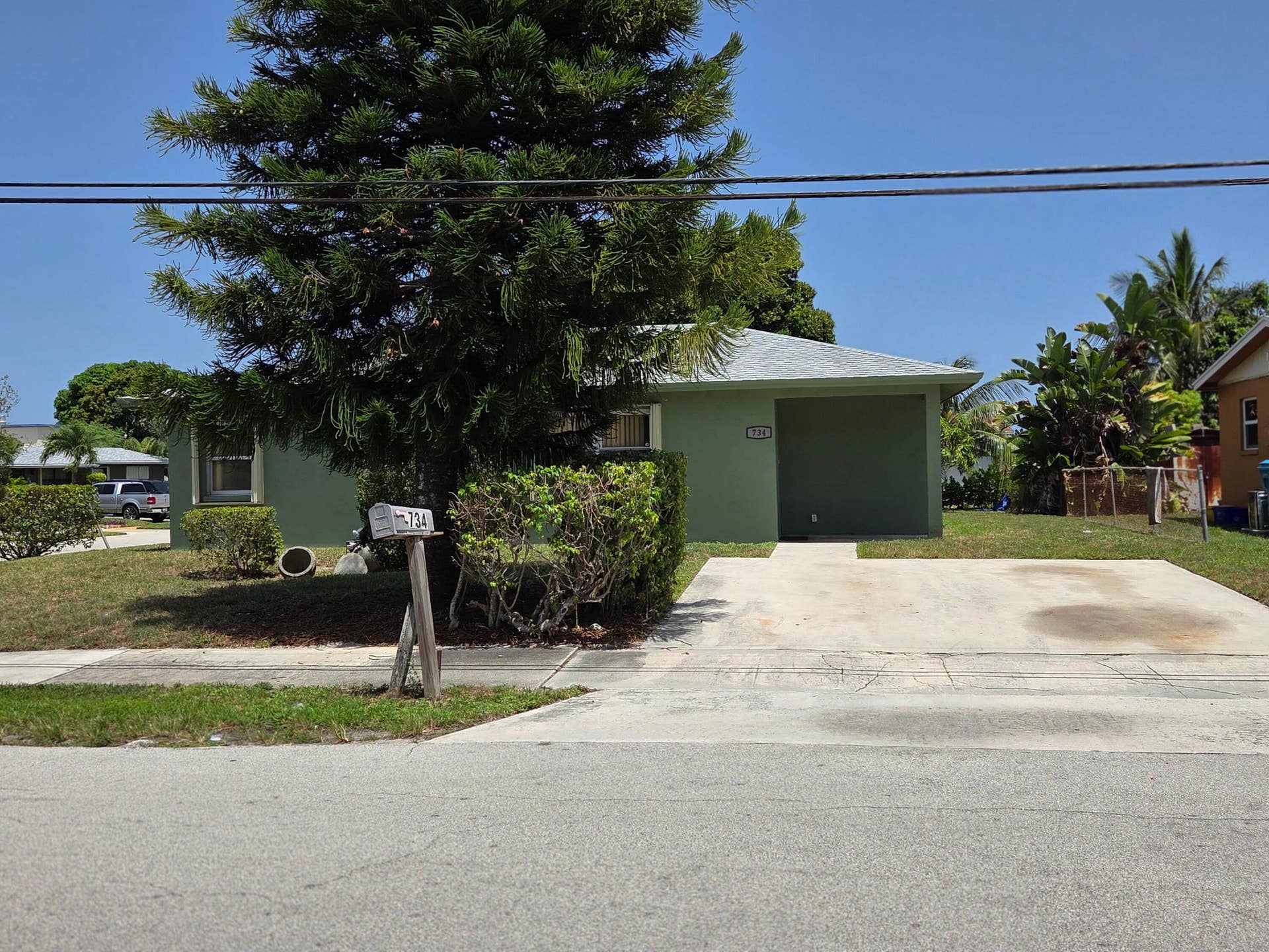 734 NE 1ST Street, Boynton Beach, FL 33435 Front
