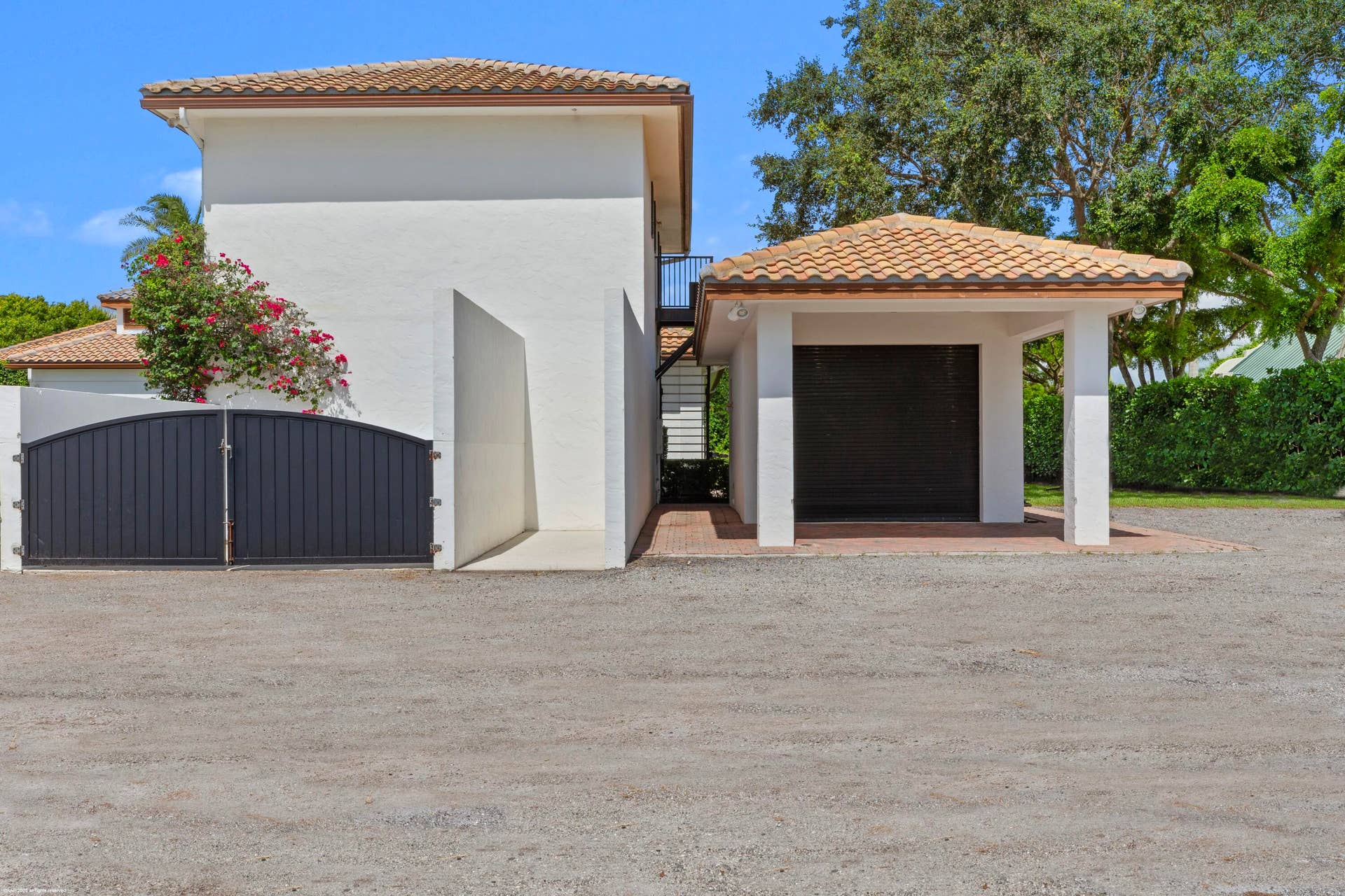 3382 Grand Prix Farms Drive N, Wellington, FL 33414 Manure Bin and Jump Storage