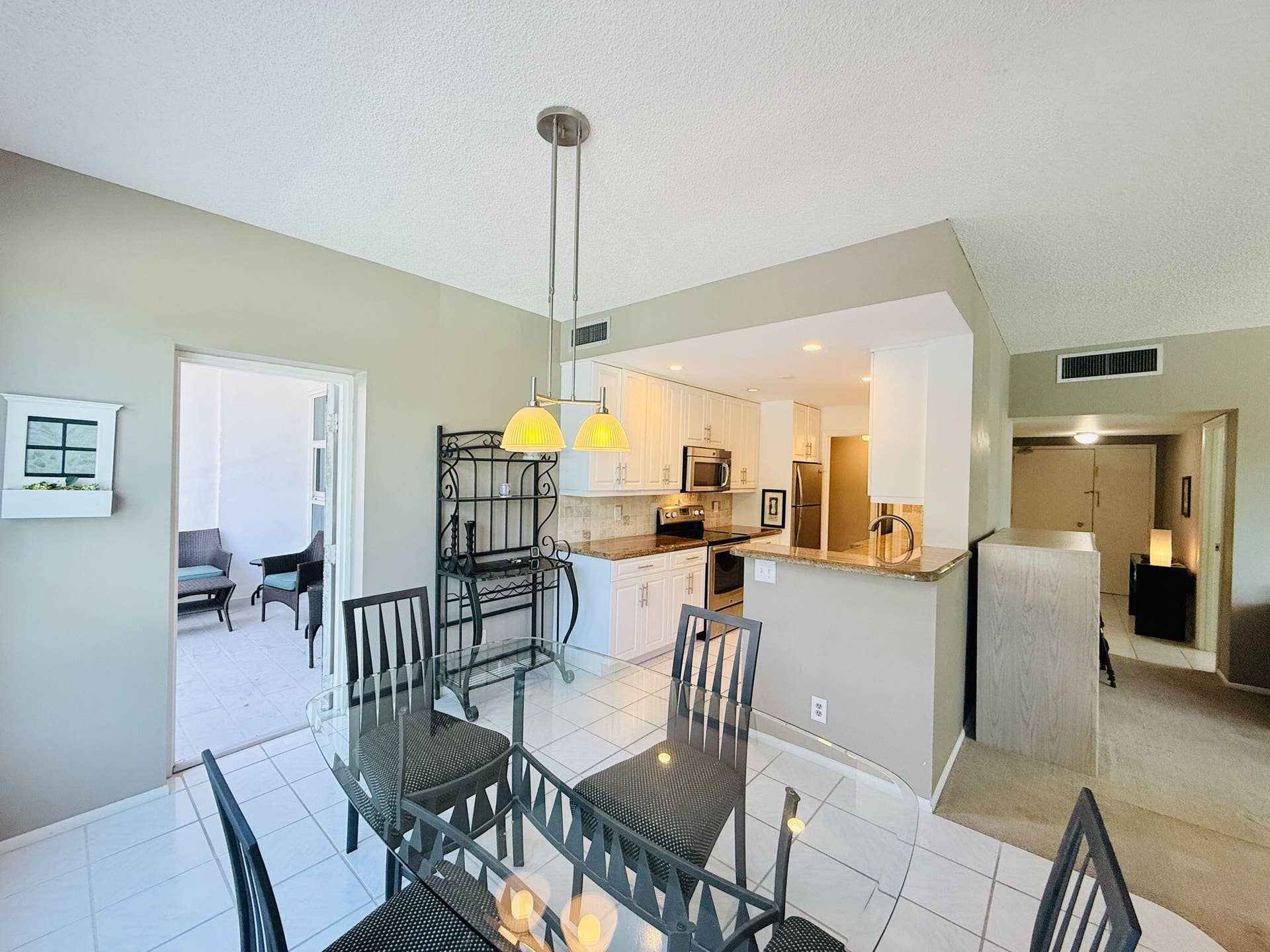 1620 S Ocean Boulevard, #1N, Lauderdale By The Sea, FL 33062 breakfast nook area 2