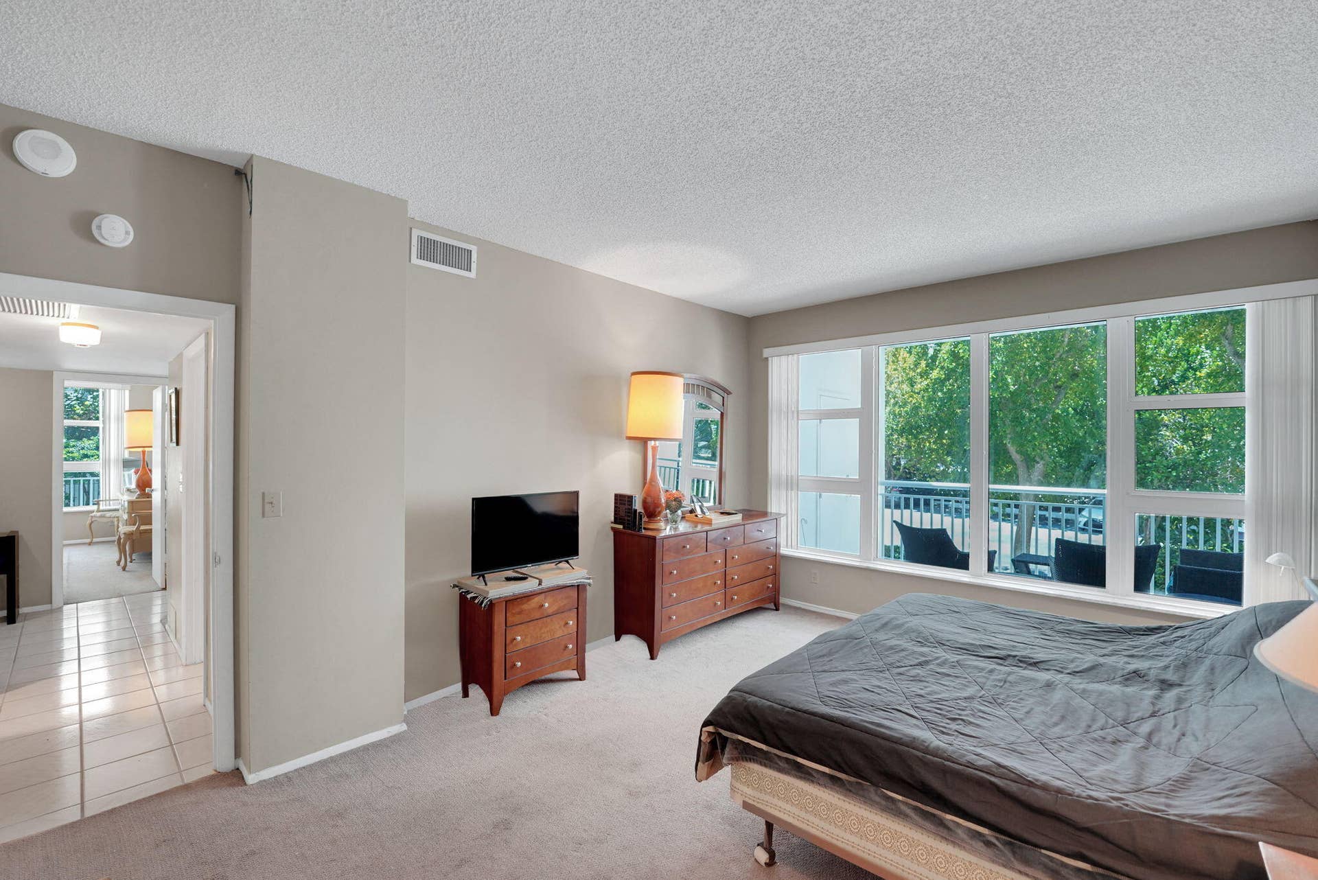 1620 S Ocean Boulevard, #1N, Lauderdale By The Sea, FL 33062 south facing balcony
