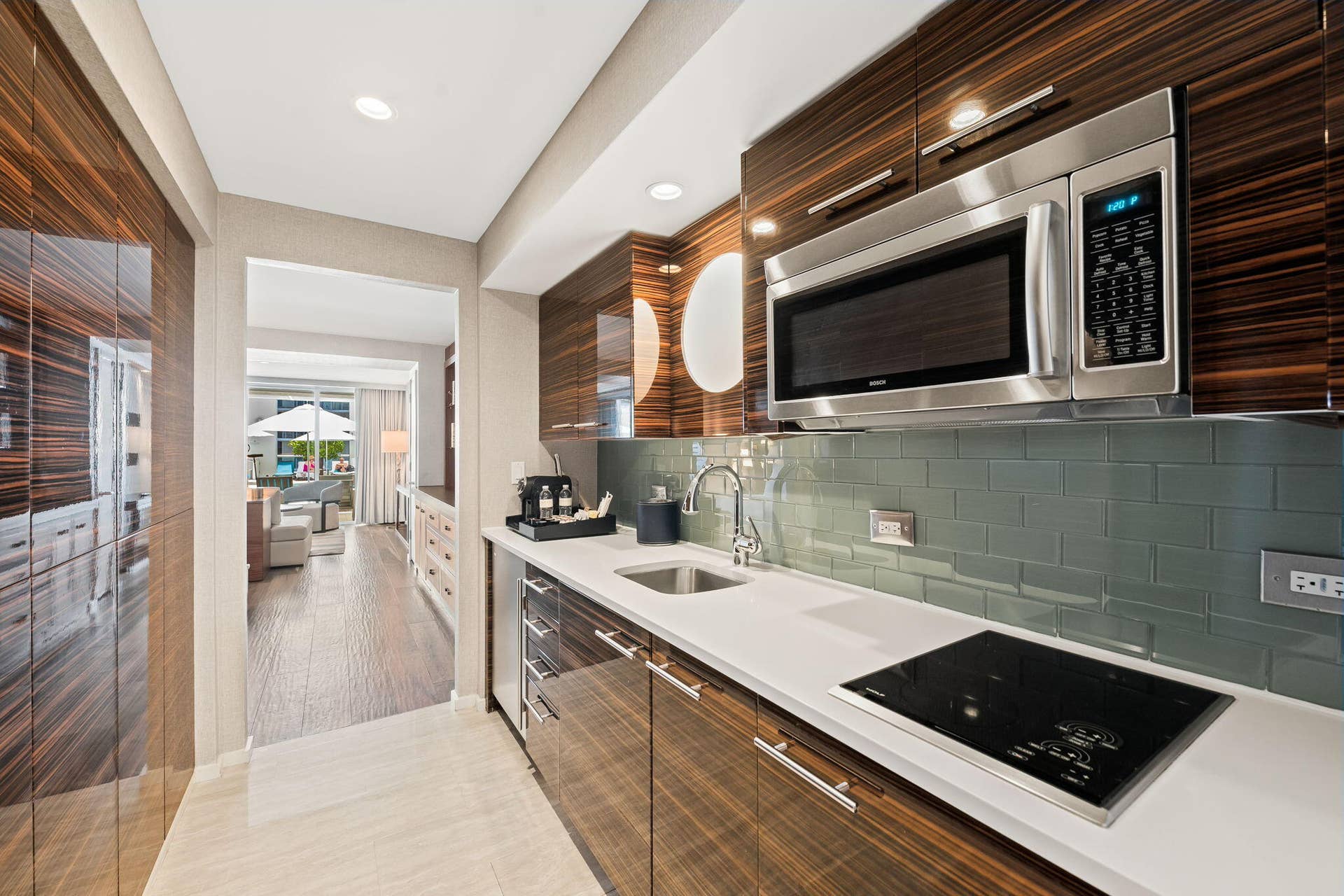 551 N FORT LAUDERDALE BEACH Boulevard, #H1011, Fort Lauderdale, FL 33304 living room