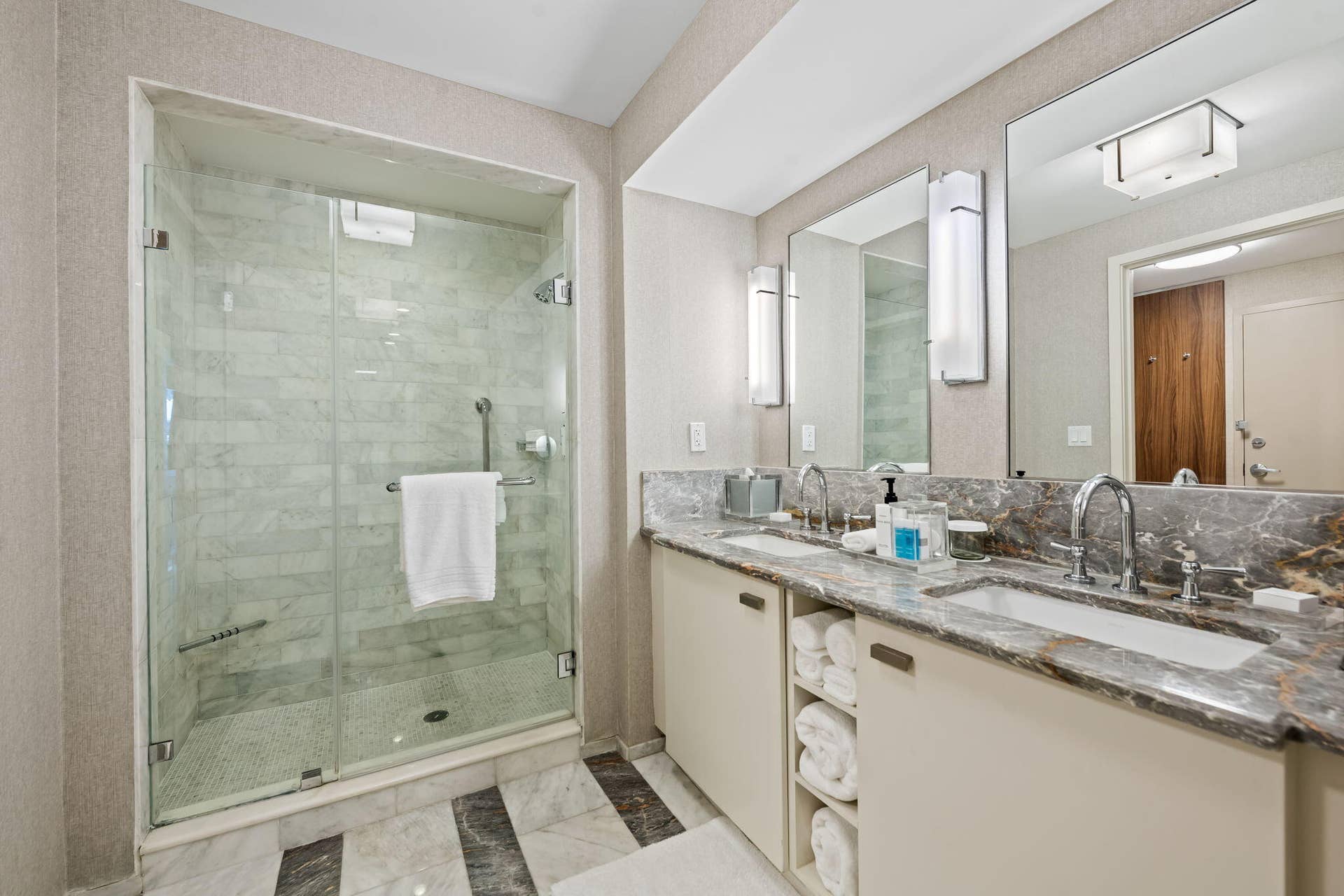 551 N FORT LAUDERDALE BEACH Boulevard, #H1011, Fort Lauderdale, FL 33304 bathroom