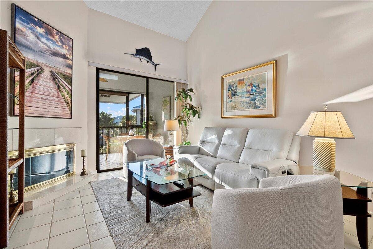 143 Bay Colony Drive N, Juno Beach, FL 33408 16-JLC_9513