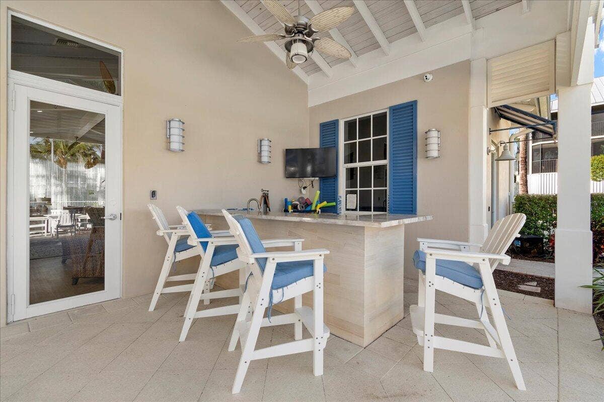 143 Bay Colony Drive N, Juno Beach, FL 33408 28-JLC_9382