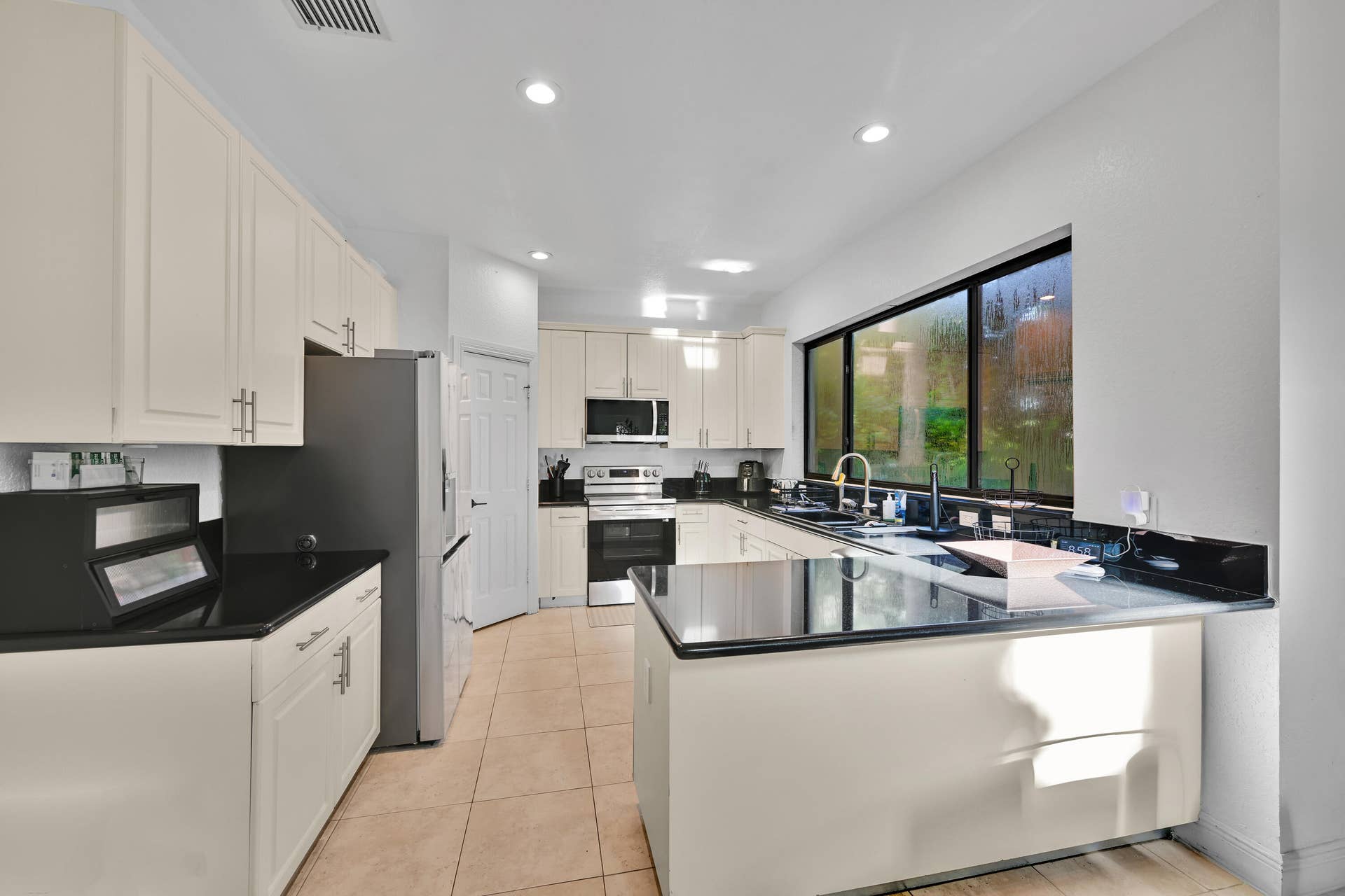 11695 NW 2nd St Plantation 00019