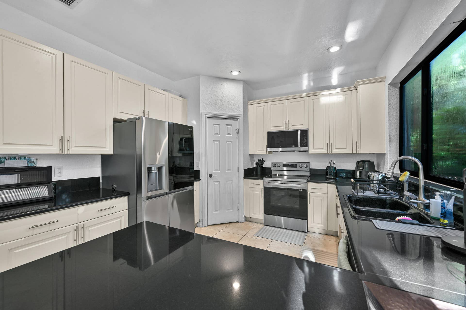 11695 NW 2nd St Plantation 00023