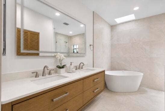 10681 154th Road N, Jupiter, FL 33478 Primary Suite - Shower to right