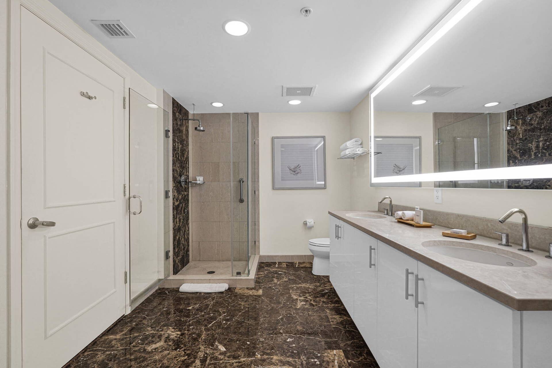 505 N FORT LAUDERDALE BEACH Boulevard, #1105, Fort Lauderdale, FL 33304 Dual Sinks Separate Shower and Tub