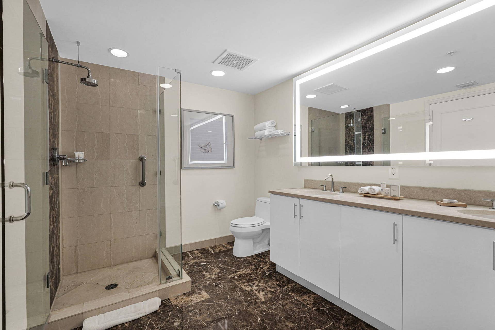 505 N FORT LAUDERDALE BEACH Boulevard, #1105, Fort Lauderdale, FL 33304 Dual Sinks Separate Shower and Tub