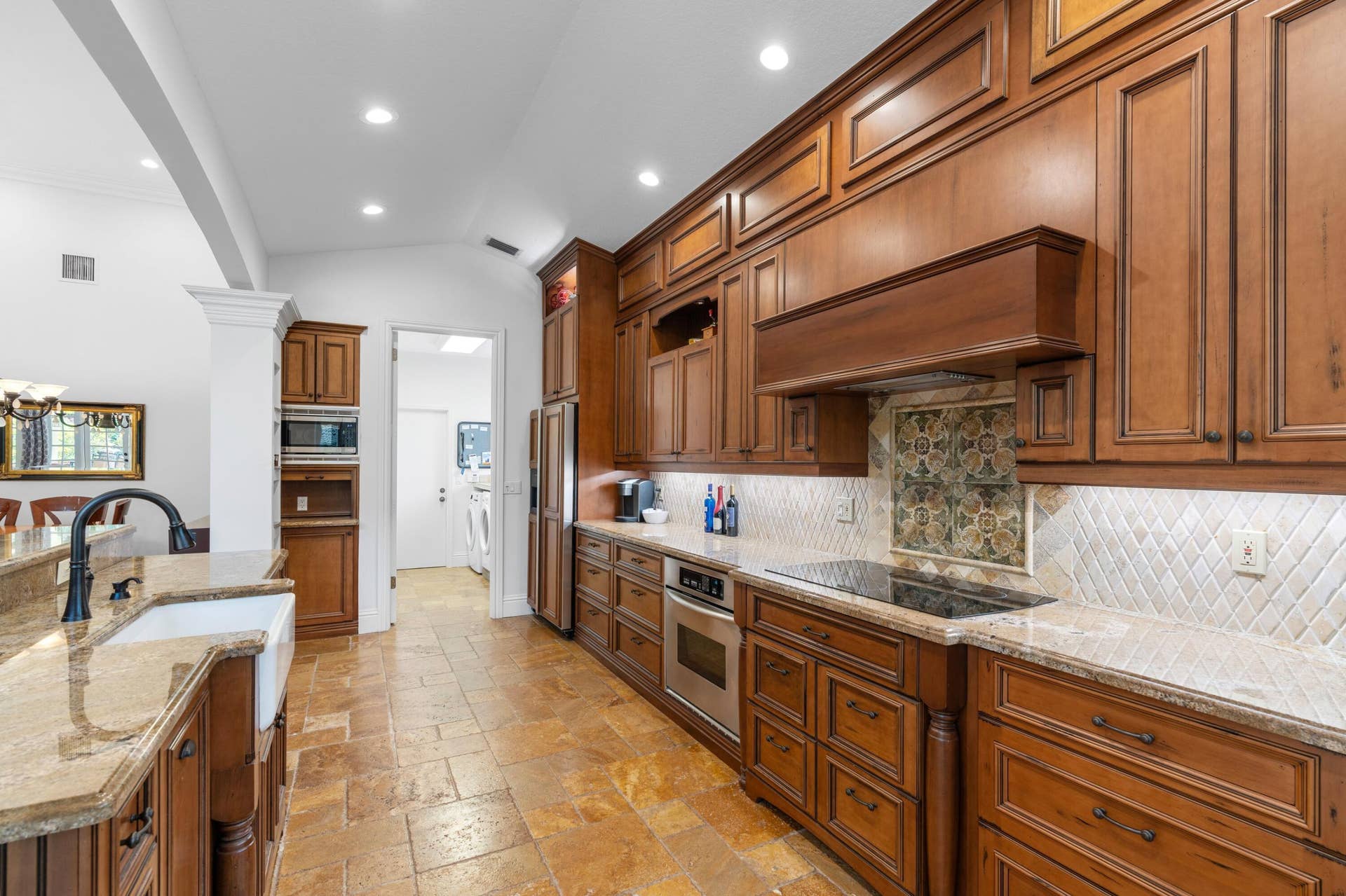 7795 LA CORNICHE Circle, Boca Raton, FL 33433 Kitchen