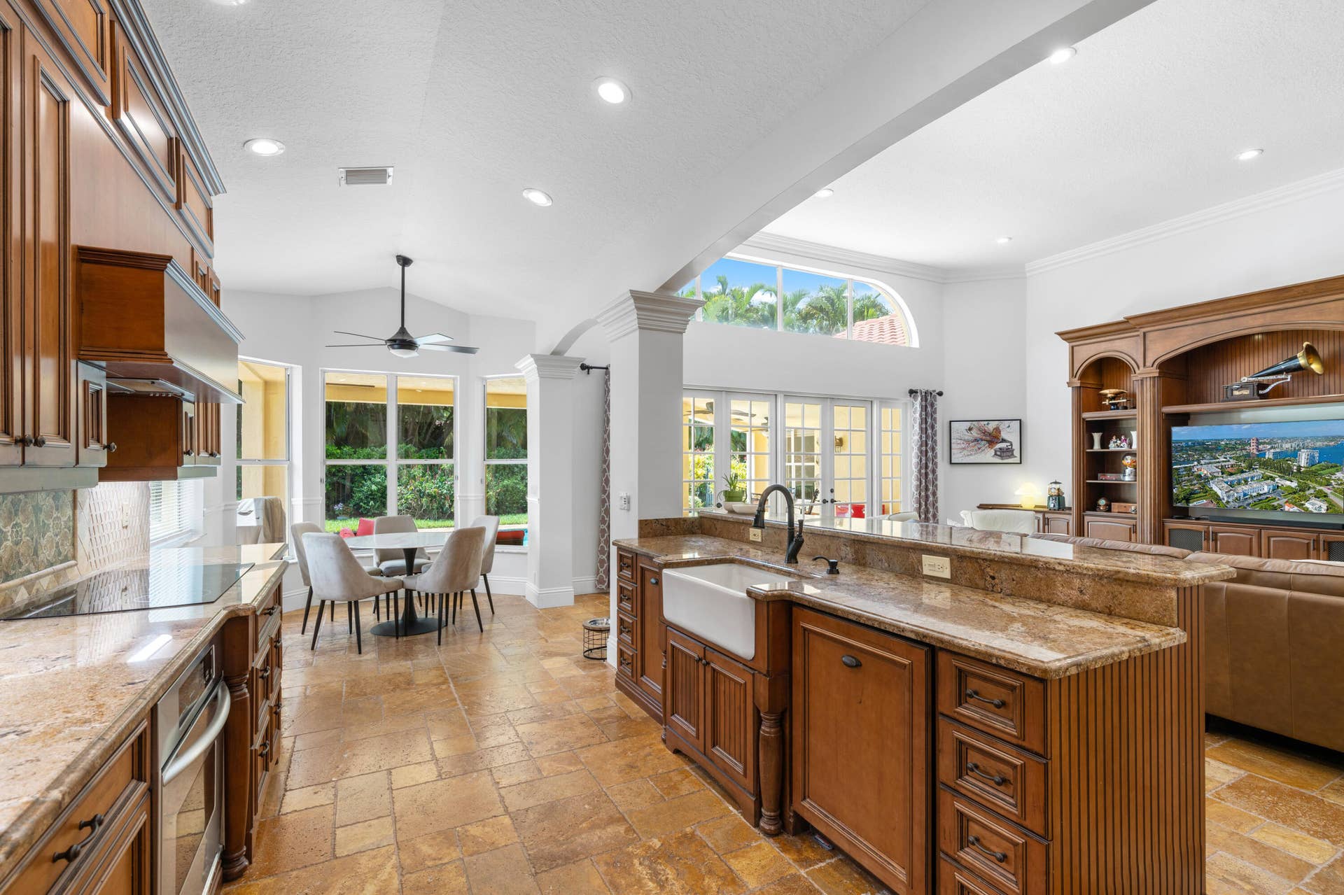 7795 LA CORNICHE Circle, Boca Raton, FL 33433 Kitchen
