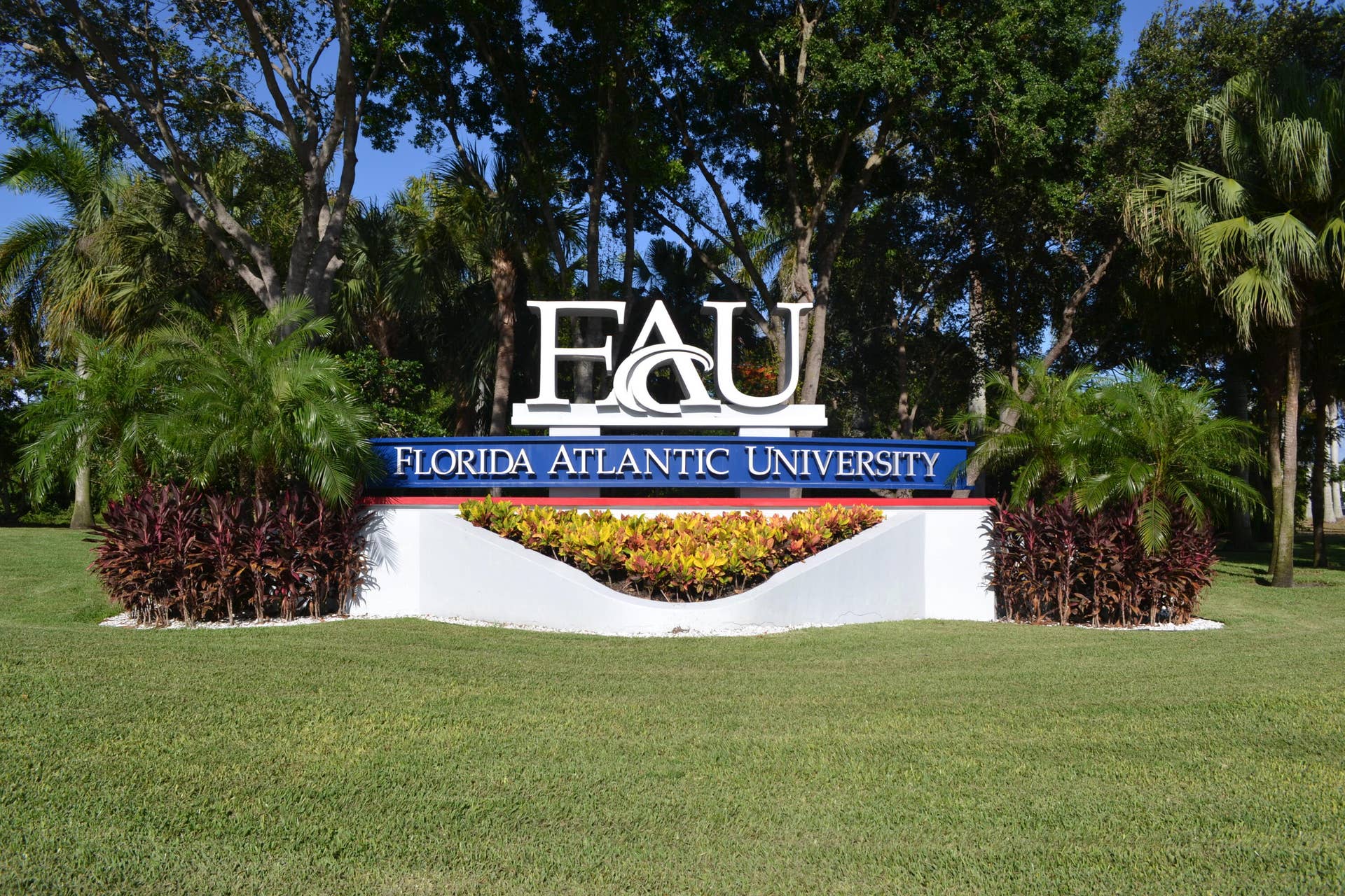 7795 LA CORNICHE Circle, Boca Raton, FL 33433 10 Minutes to FAU