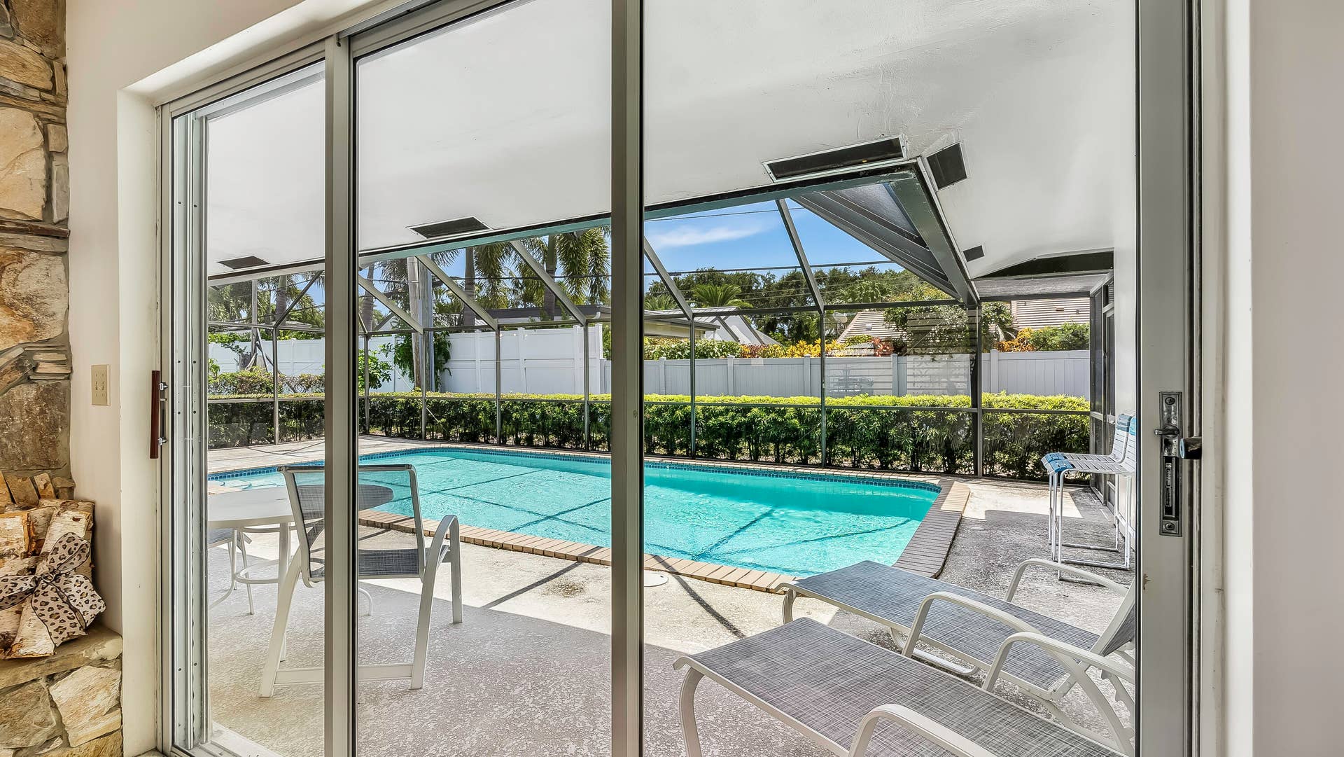 LOTS OF NATURAL LIGHT THROUGHOUT