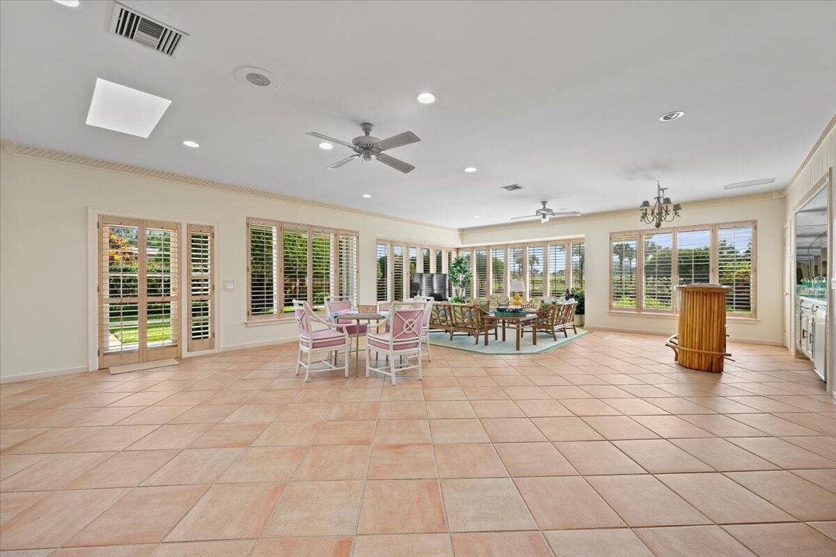 1000 Country Club Drive, North Palm Beach, FL 33408 21-LUX_4851