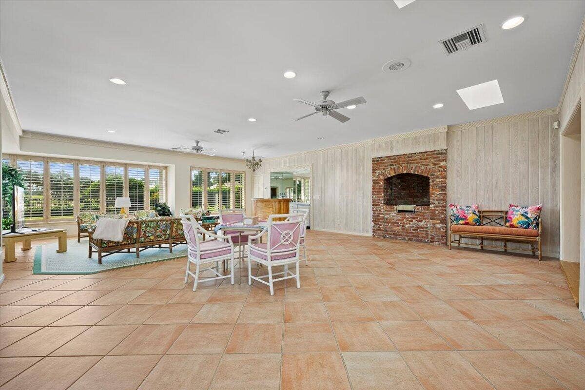 1000 Country Club Drive, North Palm Beach, FL 33408 20-LUX_4846.jpg1