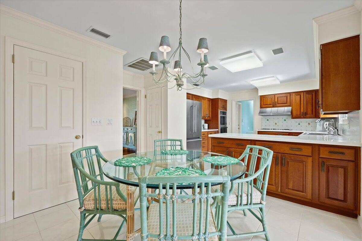 1000 Country Club Drive, North Palm Beach, FL 33408 09-LUX_4796