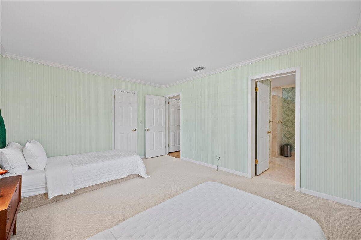1000 Country Club Drive, North Palm Beach, FL 33408 31-LUX_4906