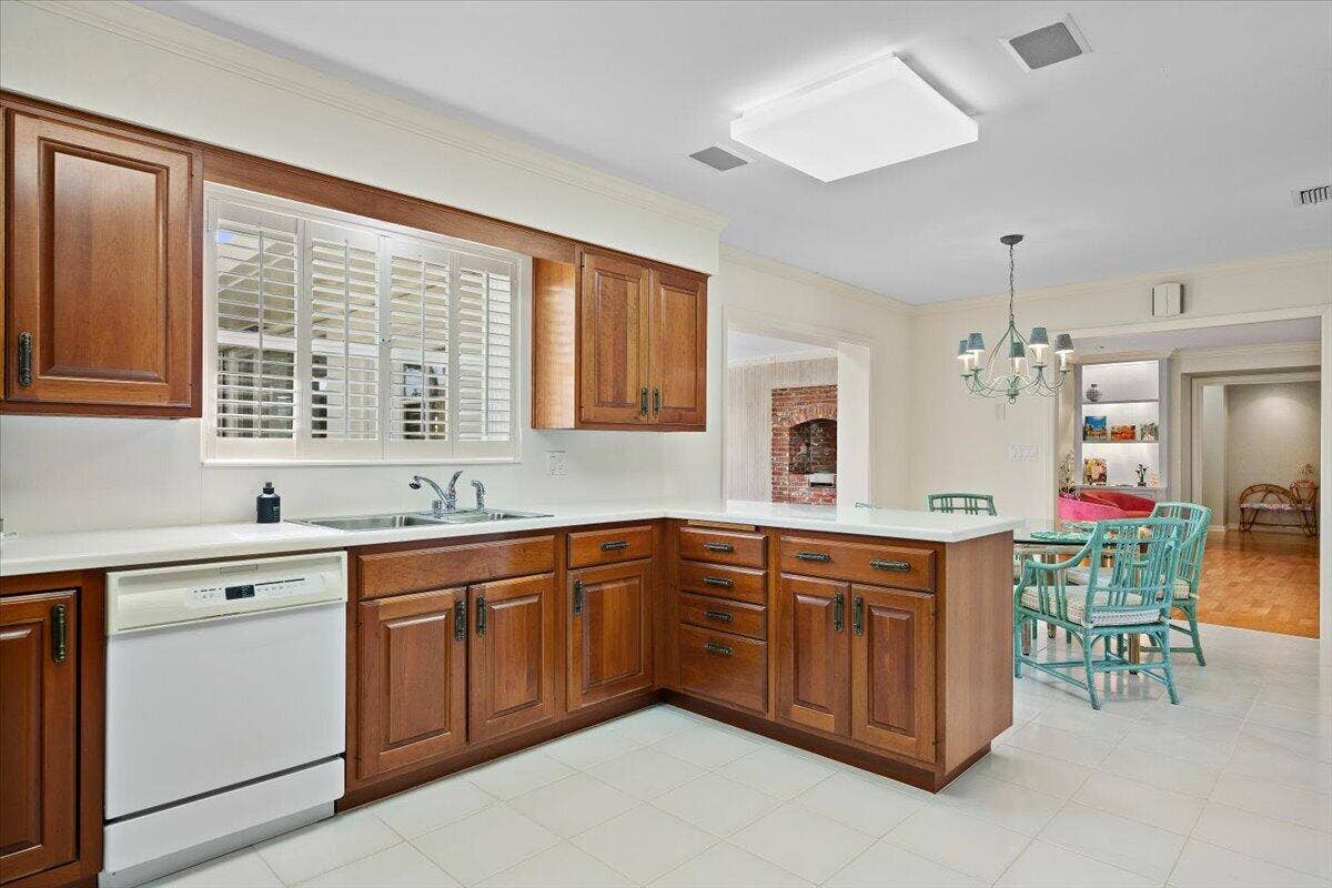 1000 Country Club Drive, North Palm Beach, FL 33408 16-LUX_4836