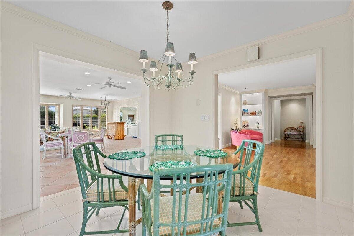 1000 Country Club Drive, North Palm Beach, FL 33408 10-LUX_4798