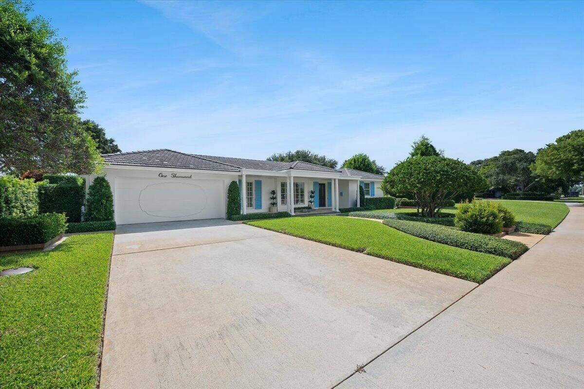 1000 Country Club Drive, North Palm Beach, FL 33408 03-LUX_4761
