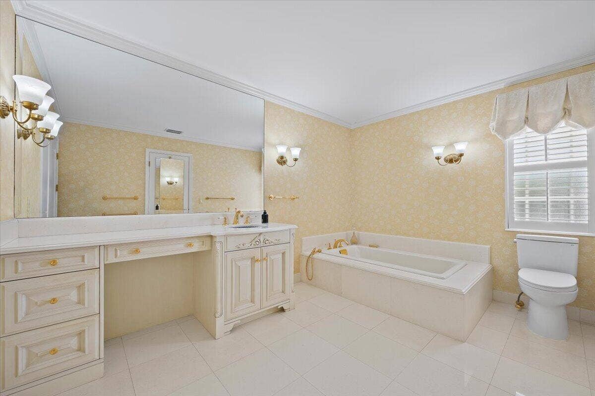 1000 Country Club Drive, North Palm Beach, FL 33408 43-LUX_4951