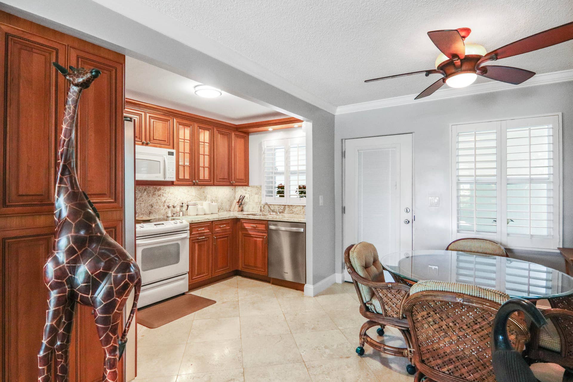 139 SUNRISE Avenue, #101, Palm Beach, FL 33480 IMG_0156