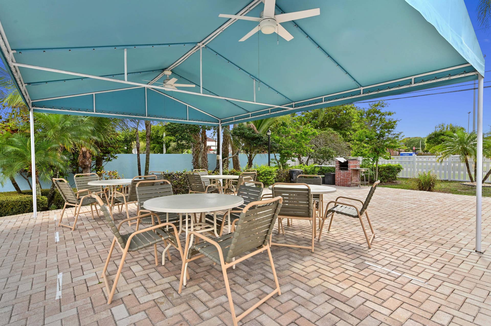 14895 Builtmore Way, #107, Delray Beach, Delray Beach, FL 33446 03 BBQ area 01