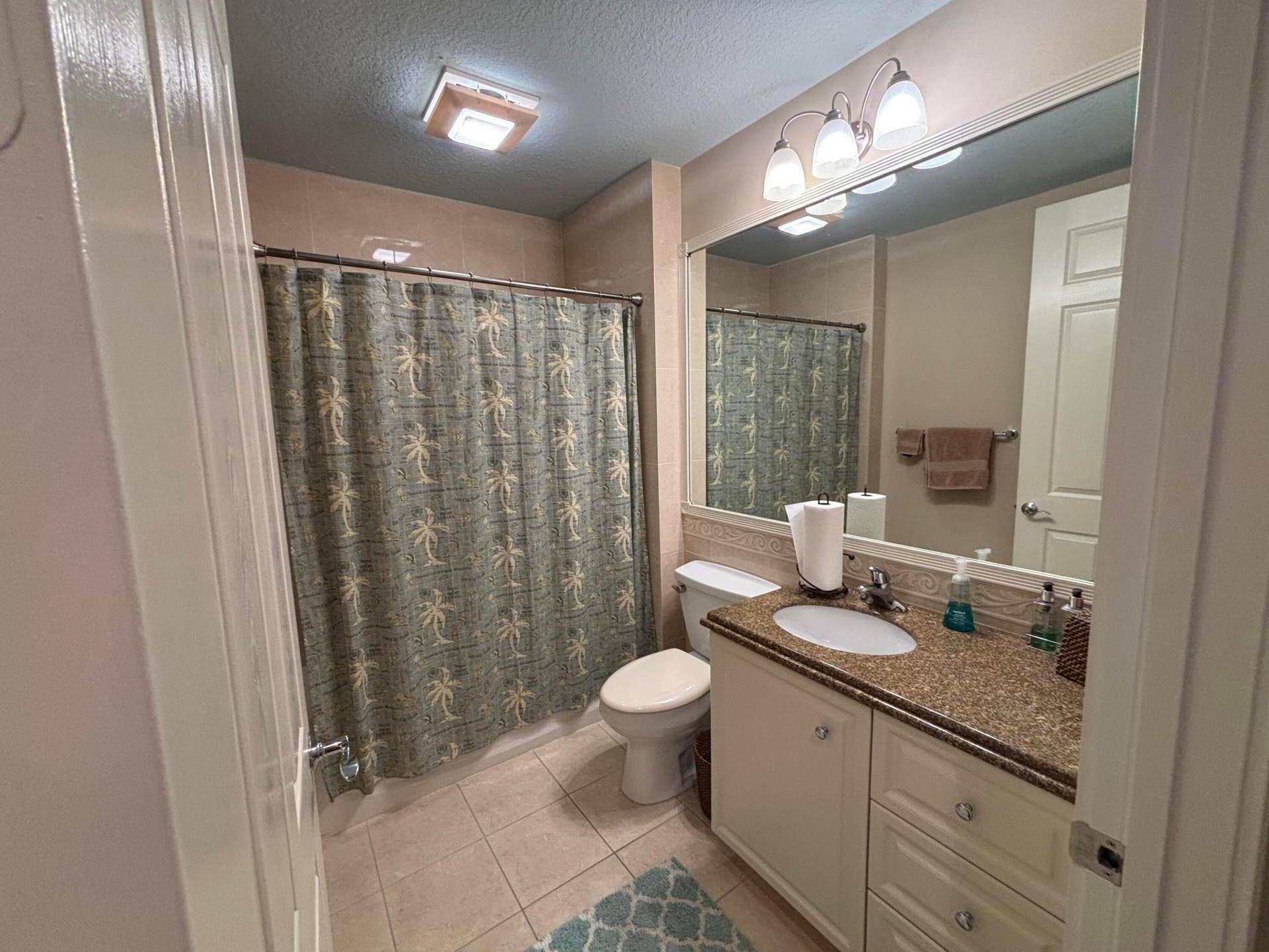 31 HARBOUR ISLE Drive W, #PH05, Fort Pierce, FL 34949 Guest Bath