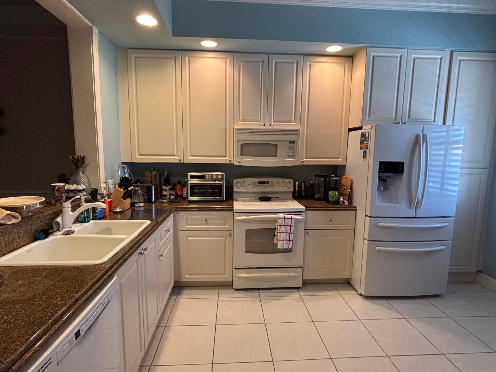31 HARBOUR ISLE Drive W, #PH05, Fort Pierce, FL 34949 Kitchen