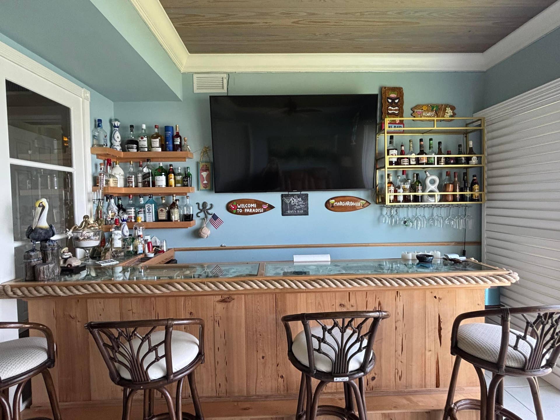 31 HARBOUR ISLE Drive W, #PH05, Fort Pierce, FL 34949 Fl Rm Built in Bar