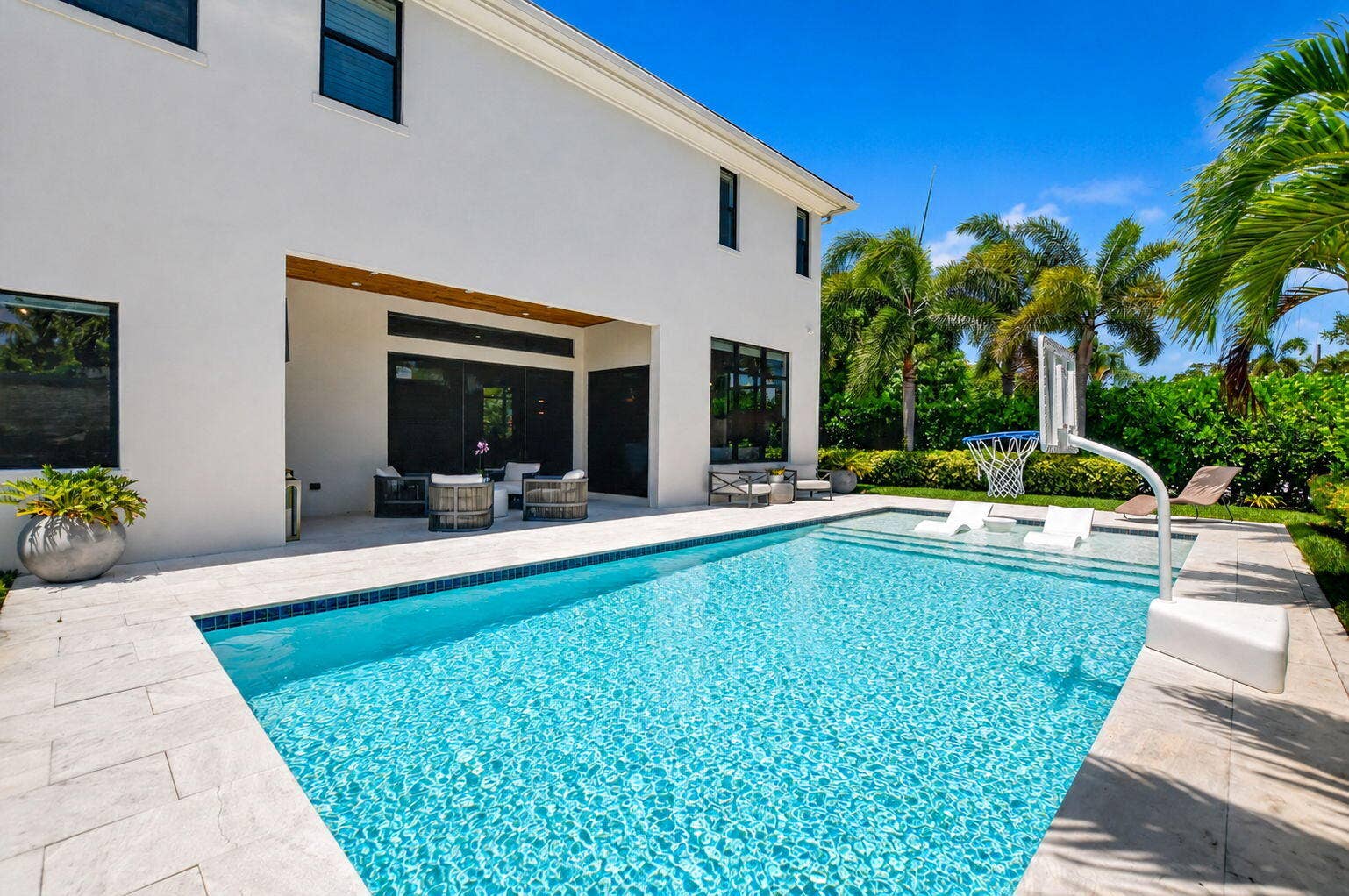 512 Lake Drive, Delray Beach, FL 33444 LARGE YARD