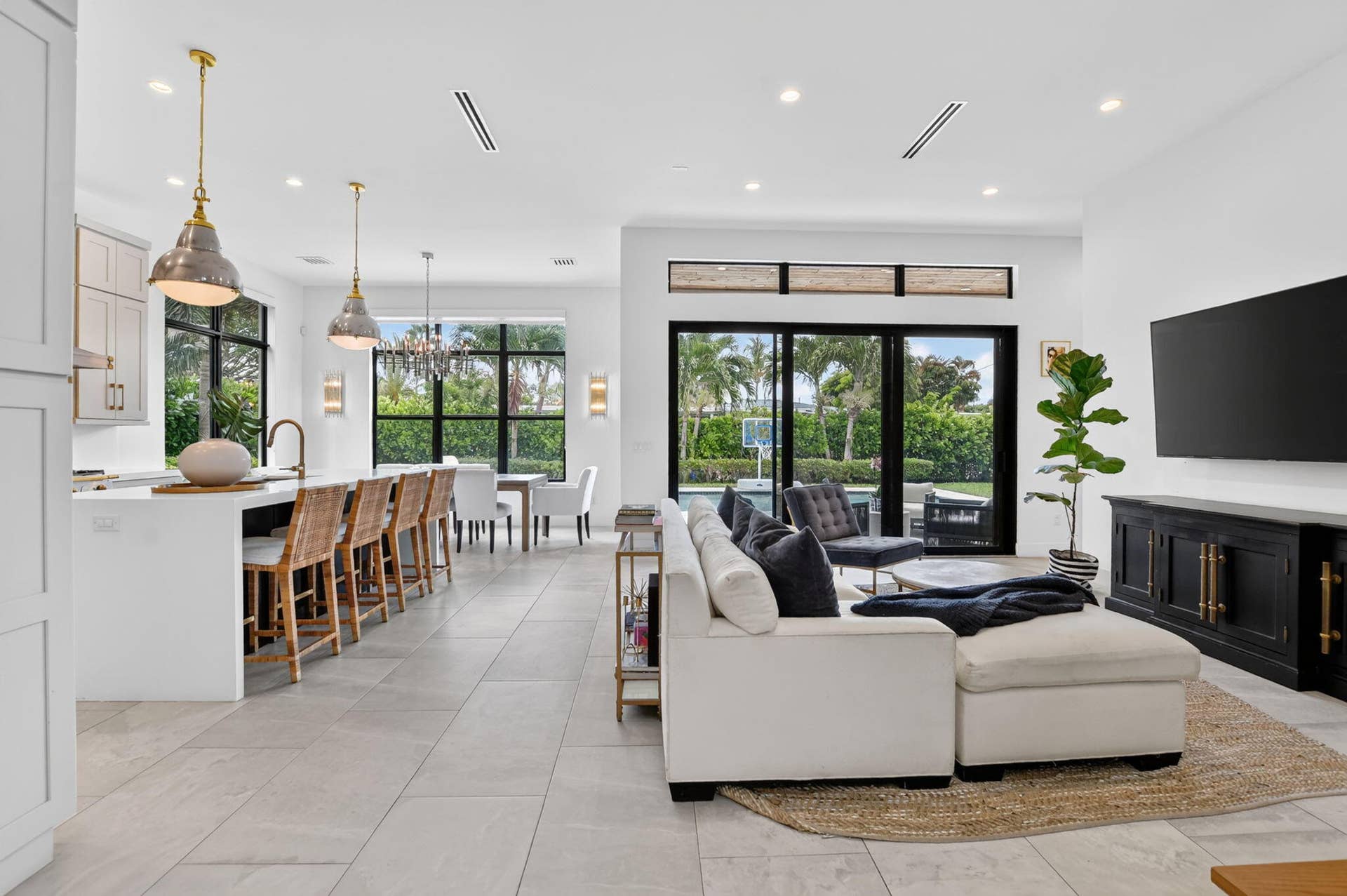 512 Lake Drive, Delray Beach, FL 33444 HIGH CEILINGS