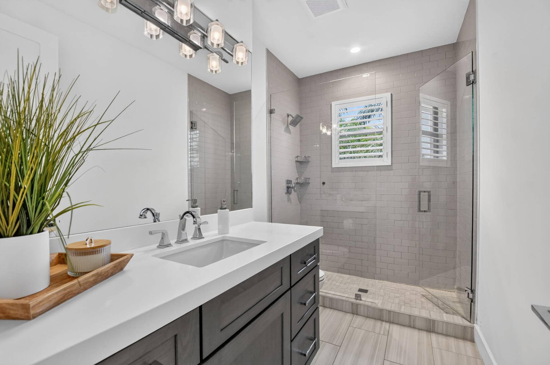 512 Lake Drive, Delray Beach, FL 33444 SECOND FLOOR BATH