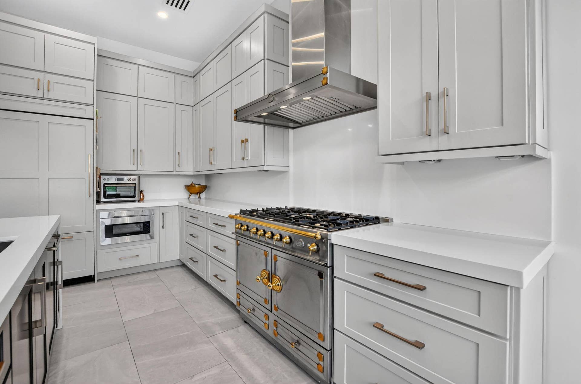 512 Lake Drive, Delray Beach, FL 33444 LA CORNUE RANGE