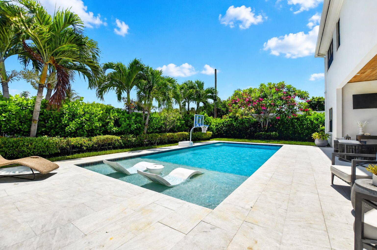512 Lake Drive, Delray Beach, FL 33444 LARGE POOL