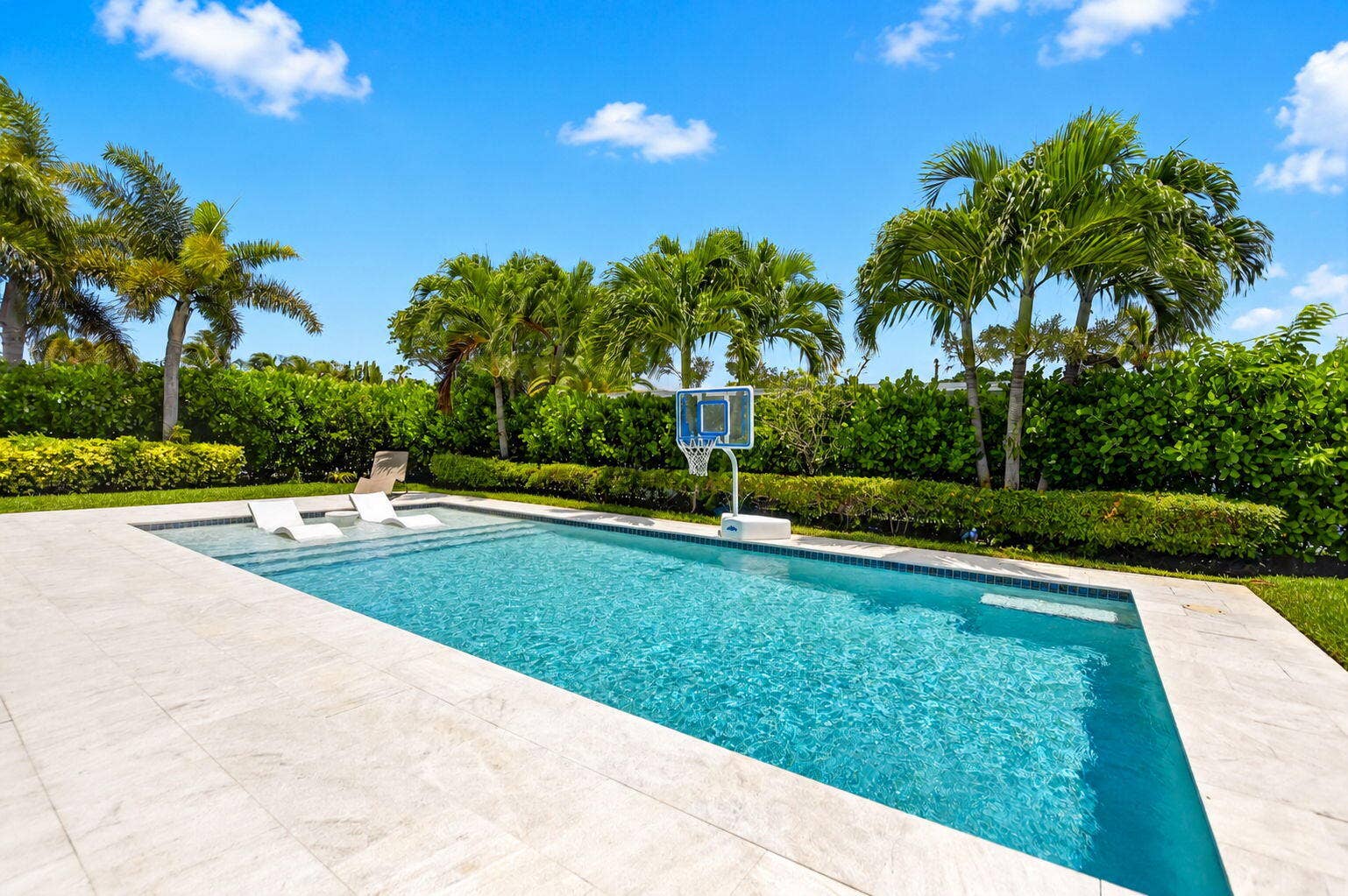 512 Lake Drive, Delray Beach, FL 33444 RESORT STYLE POOL