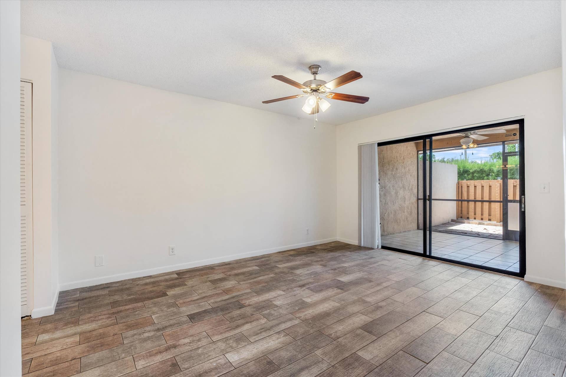 MASTER ROOM