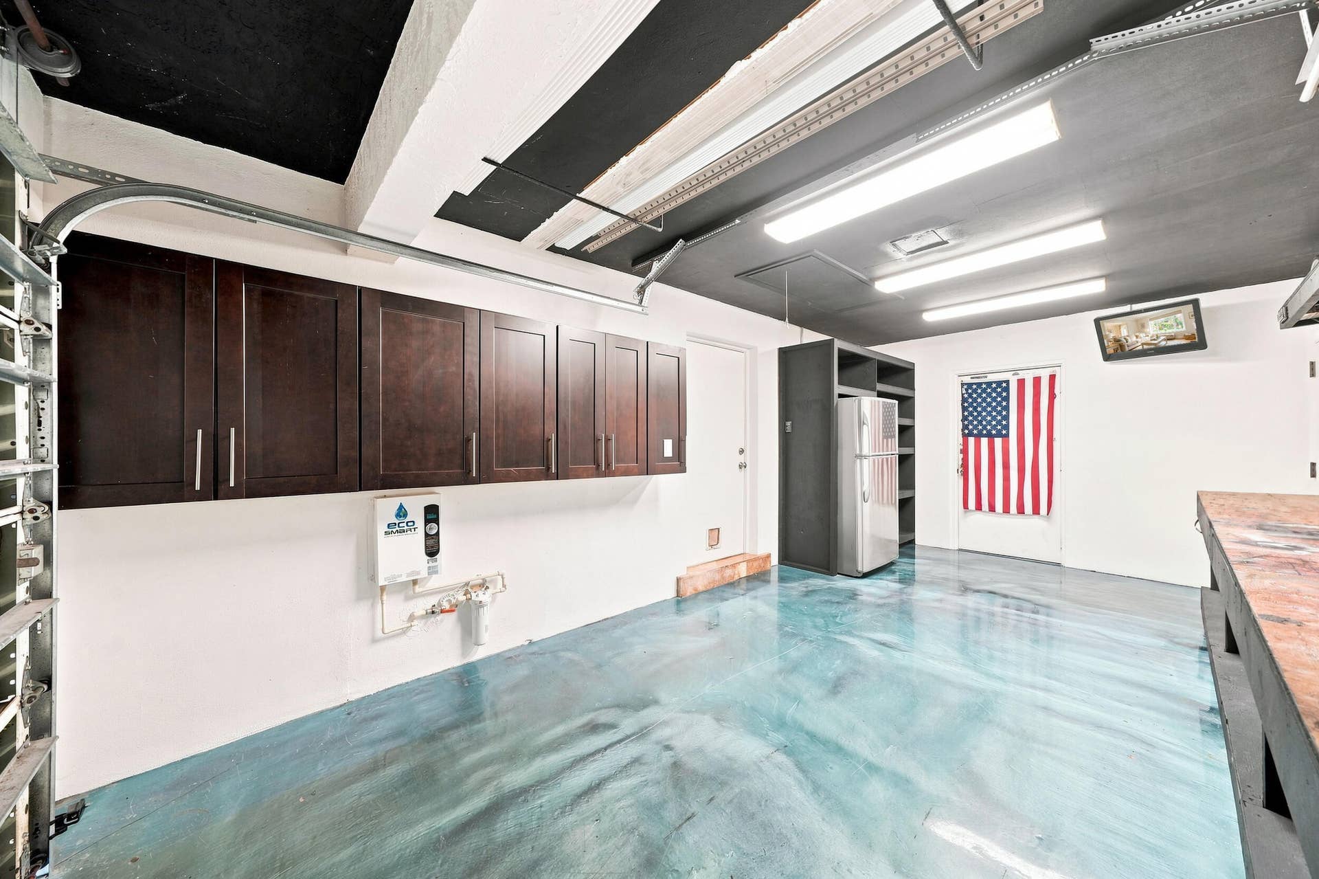 2010 NE 31ST Street, Lighthouse Point, FL 33064 Garage