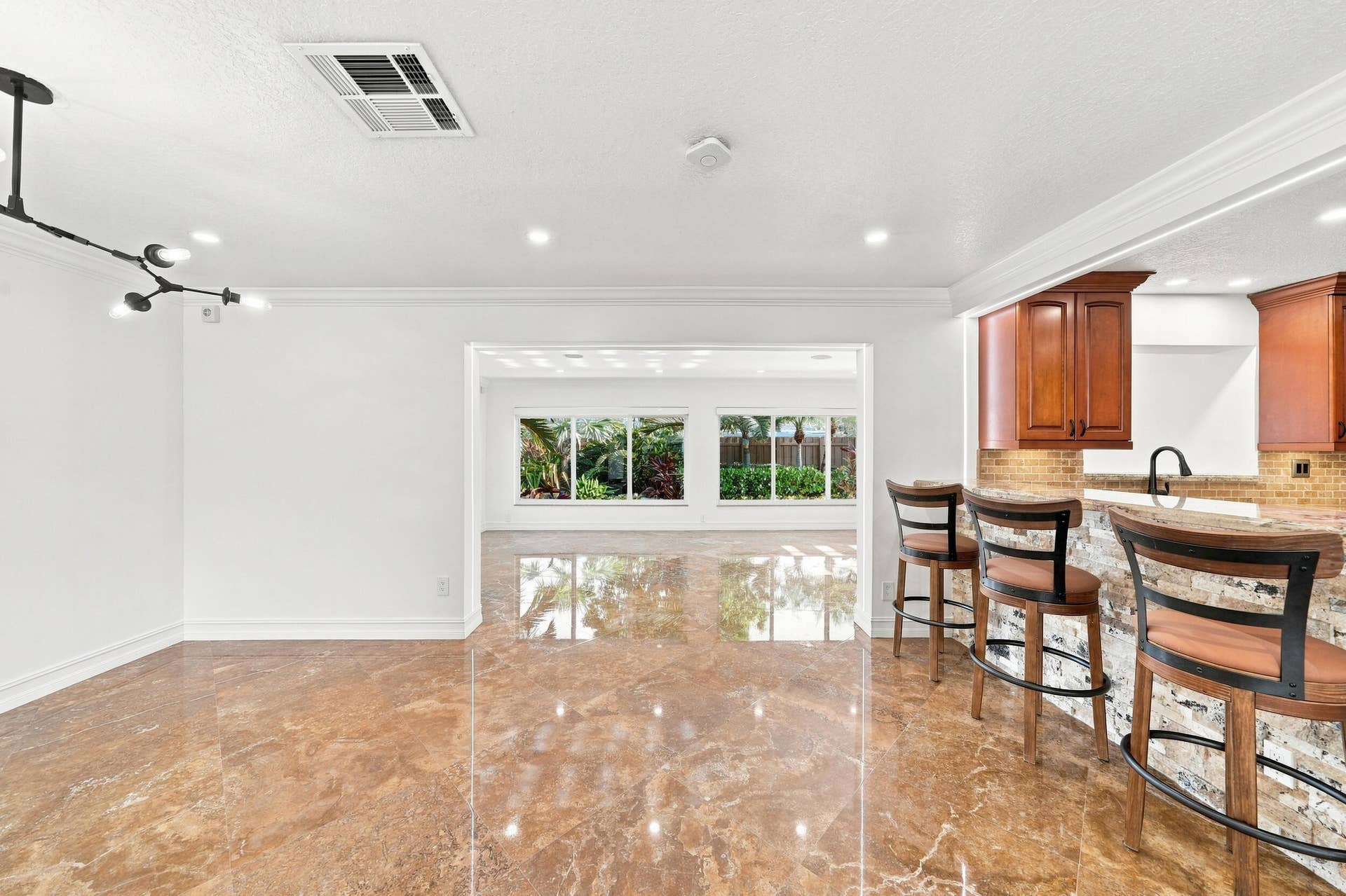 2010 NE 31ST Street, Lighthouse Point, FL 33064 Great Room