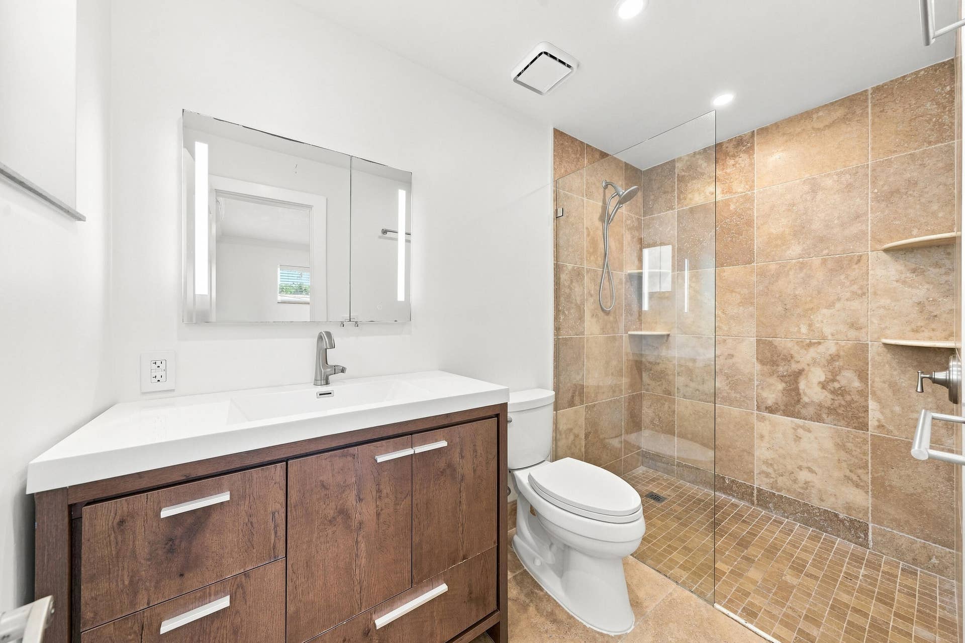2010 NE 31ST Street, Lighthouse Point, FL 33064 Primary Bathroom