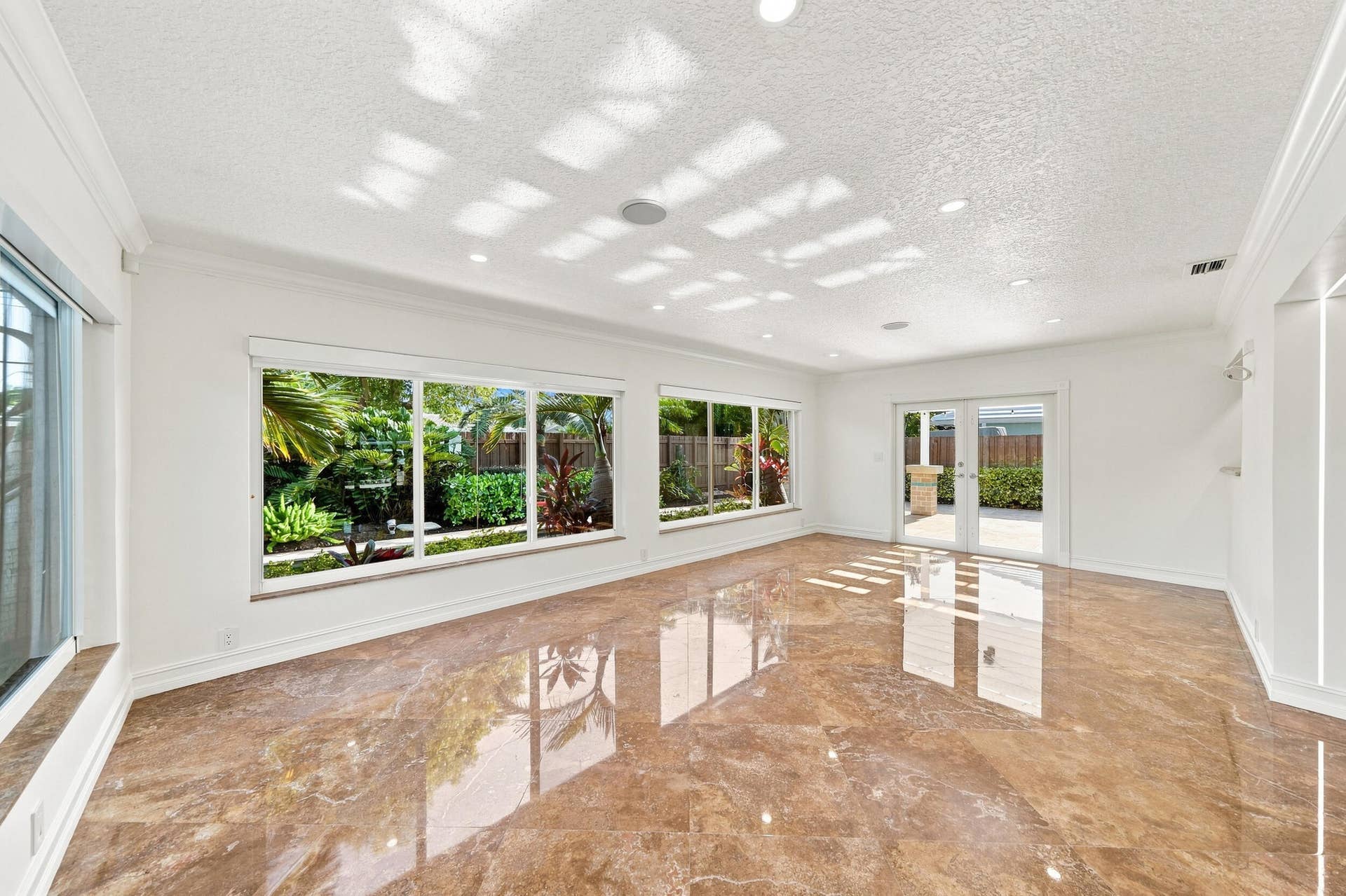 2010 NE 31ST Street, Lighthouse Point, FL 33064 Living Room