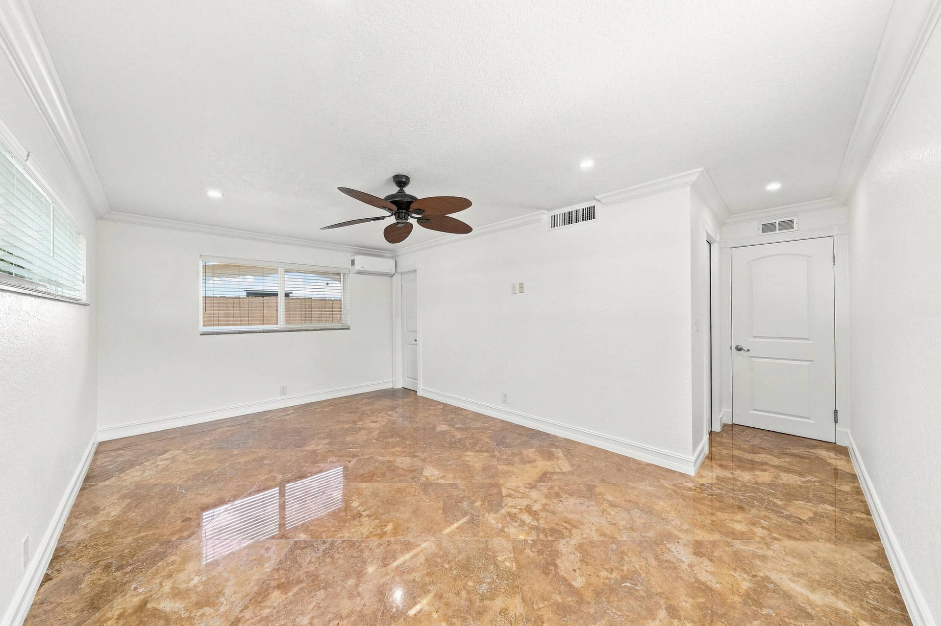 2010 NE 31ST Street, Lighthouse Point, FL 33064 Primary Room