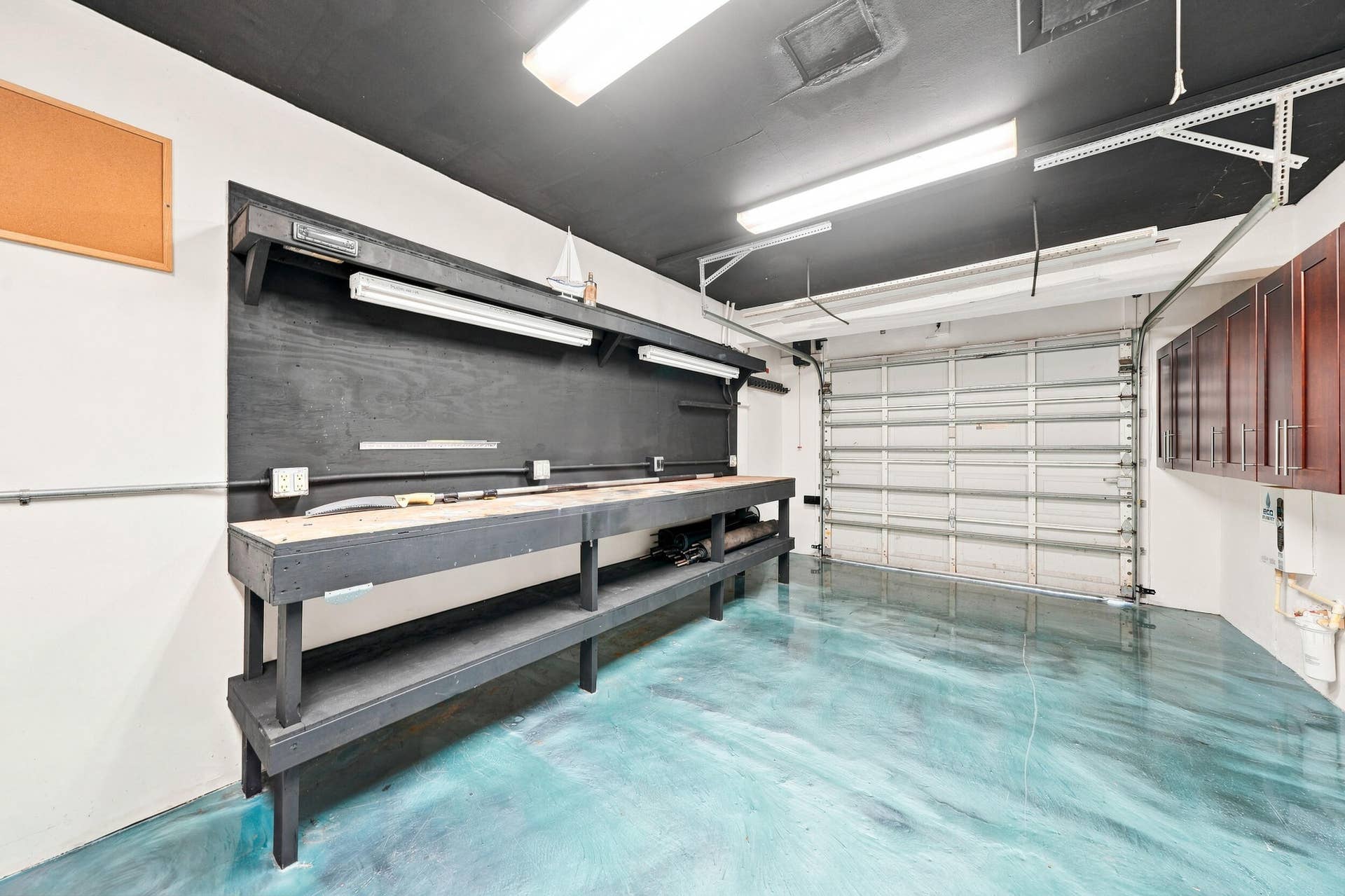 2010 NE 31ST Street, Lighthouse Point, FL 33064 Garage