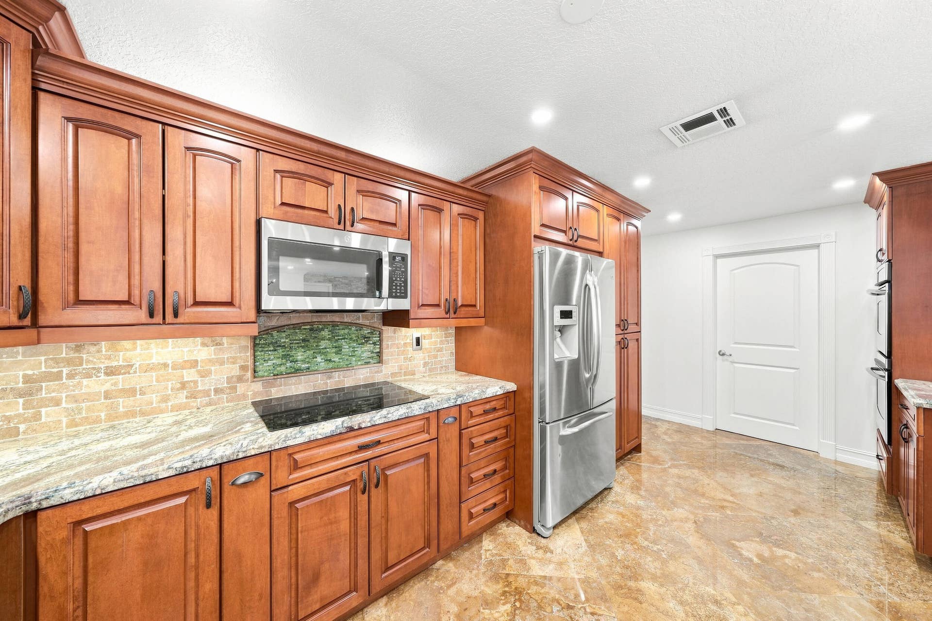 2010 NE 31ST Street, Lighthouse Point, FL 33064 Kitchen