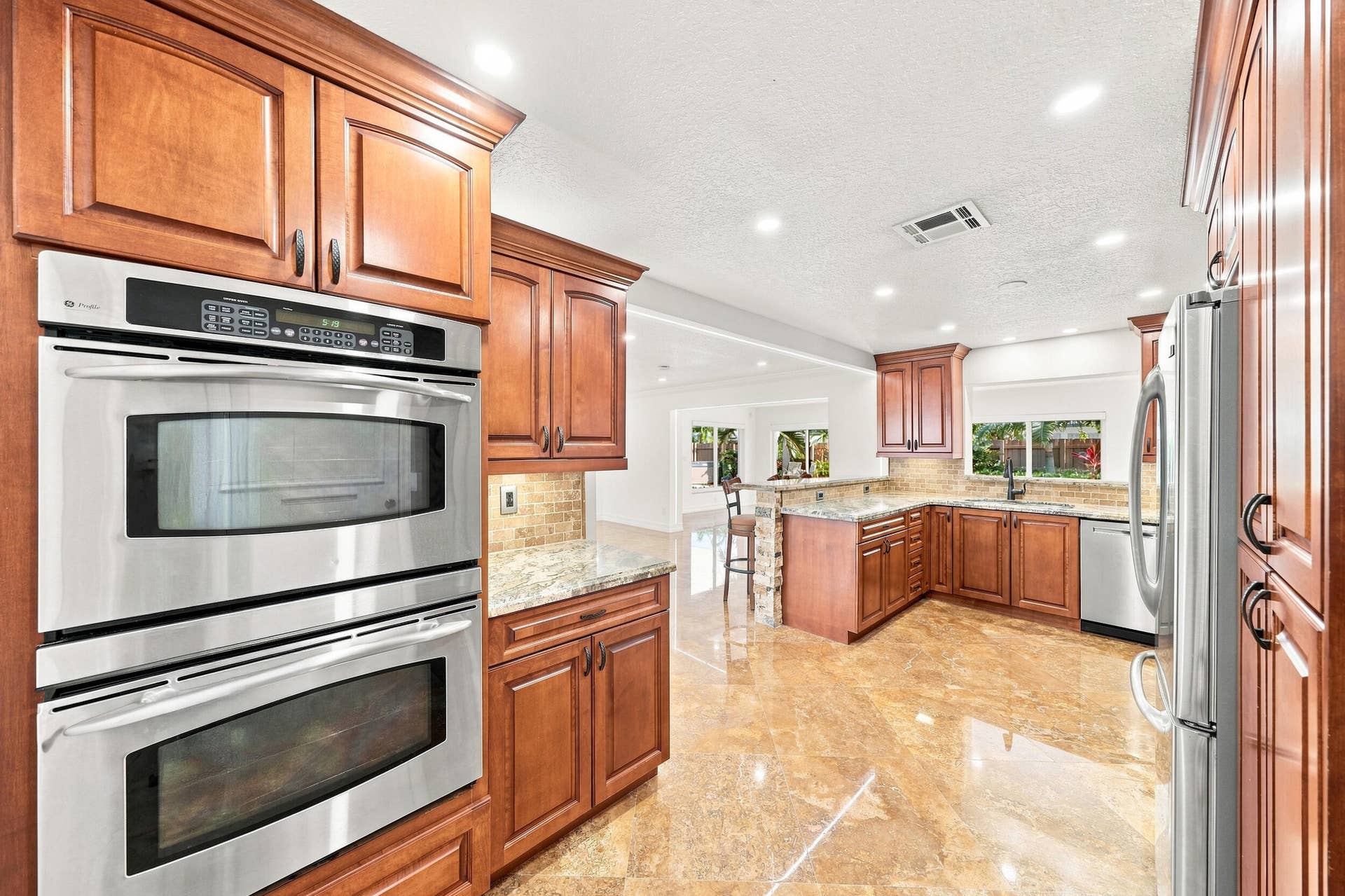 2010 NE 31ST Street, Lighthouse Point, FL 33064 Kitchen